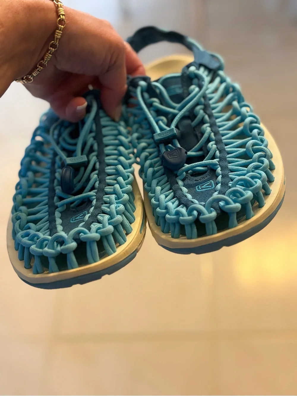KEEN Uneek Turquoise Woven Bungee Cord Water Women's Sandals. Sz 7